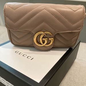 Gucci GG Marmont matelassé leather super mini bag